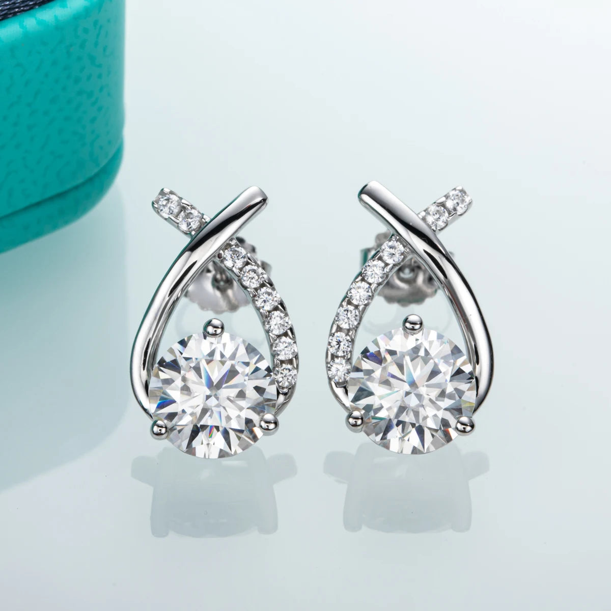 Diorina Jewelry Twisted Elegance Stud Earrings - 18k Gold plated