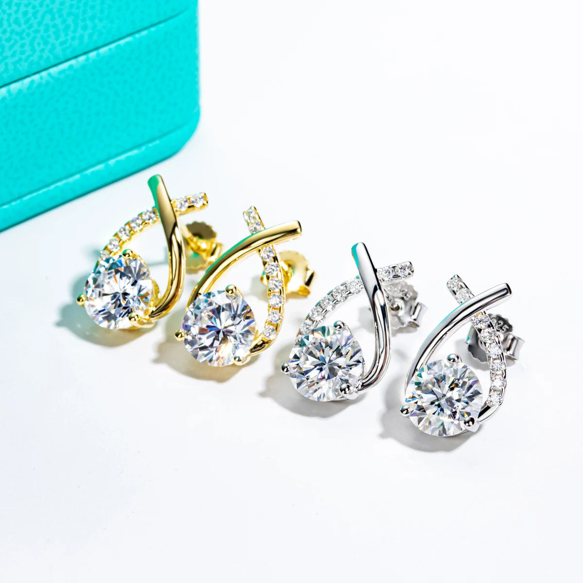 Diorina Jewelry Twisted Elegance Stud Earrings - 18k Gold plated