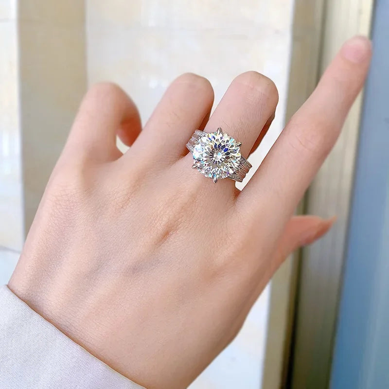 Diorina Jewelry Celestial Radiance Solitaire Ring – Triple Band with Brilliant-Cut Center Stone