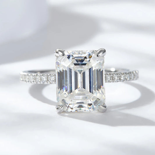 Diorina Jewelry Emerald Elegance Engagement Ring – Classic Emerald-Cut Solitaire with Pavé Band
